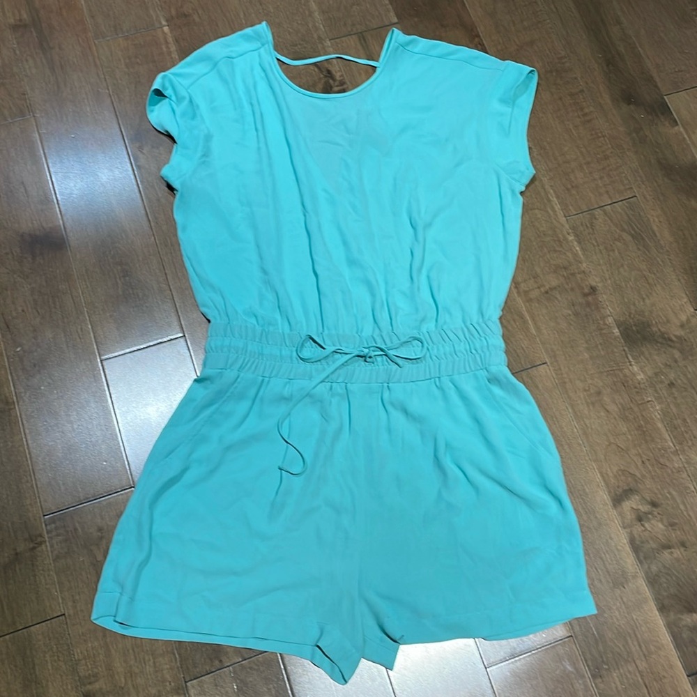 BCBG mint green romper sz M